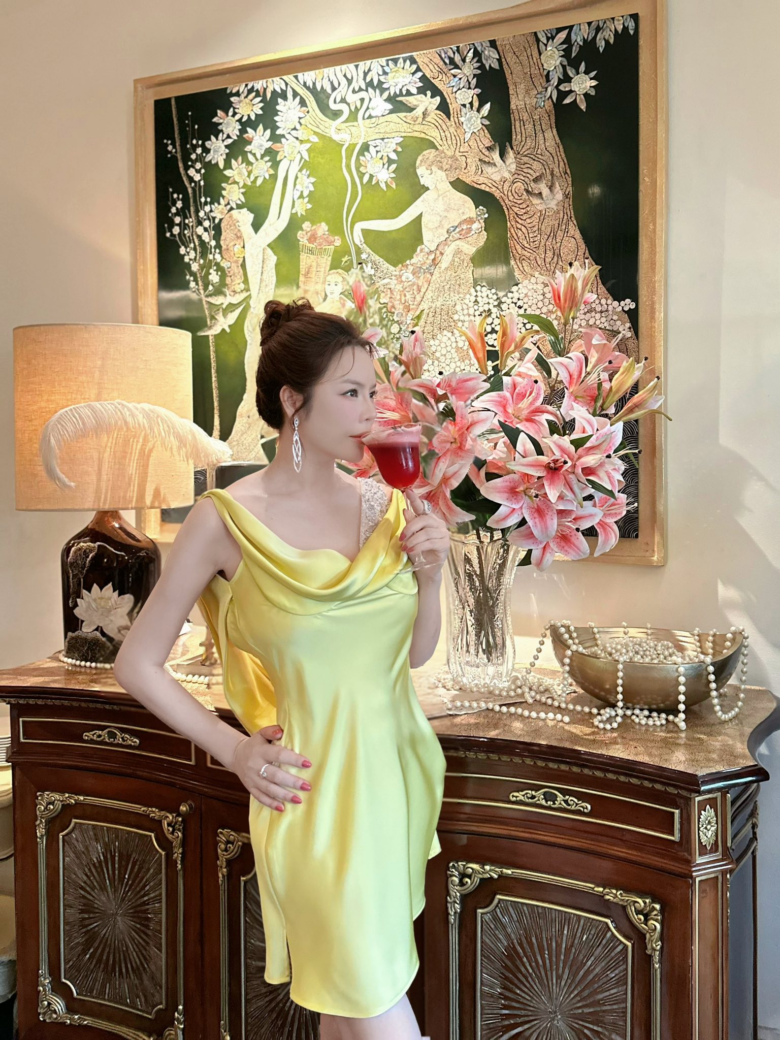 Cuộc sống của nữ nghệ sĩ Việt sở hữu 5 két kim cương, "cung điện" xa hoa- Ảnh 6. Cuộc sống của nữ nghệ sĩ Việt sở hữu 5 két kim cương, "cung điện" xa hoa- Ảnh 6.