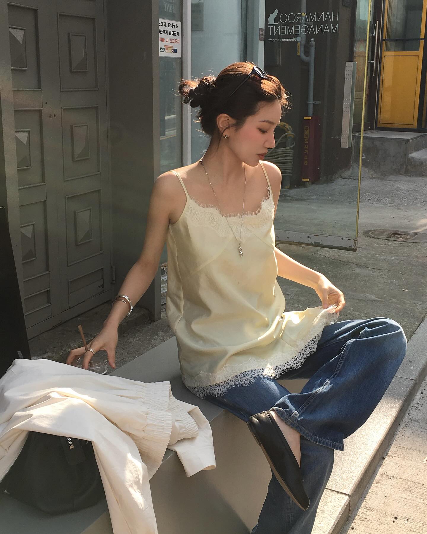 4 mẫu &aacute;o m&ugrave;a h&egrave; si&ecirc;u hack tuổi, c&ograve;n n&acirc;ng tầm vẻ sang xịn mịn- Ảnh 4.