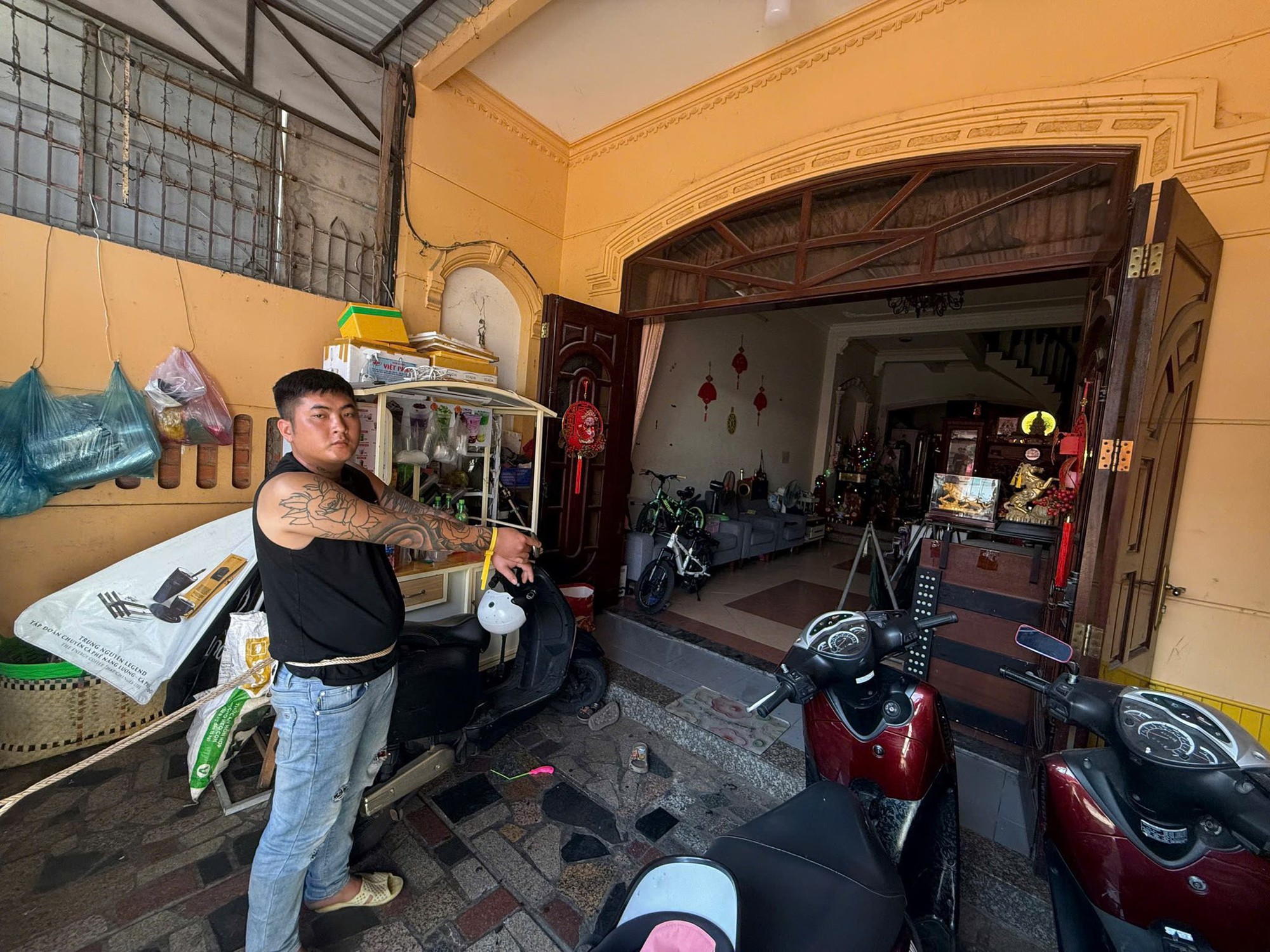 Khởi tố Hoàng Văn Thủy SN 2000 sau khi lén lút xóa vết máu- Ảnh 1. Khởi tố Hoàng Văn Thủy SN 2000 sau khi lén lút xóa vết máu- Ảnh 1.