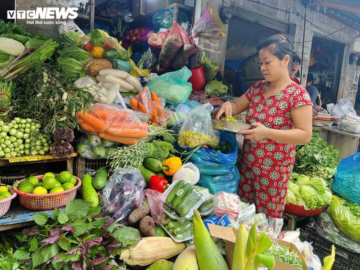 Vật gi&aacute; leo thang, người d&acirc;n 3 th&agrave;nh phố lớn xoay xở chi ti&ecirc;u thế n&agrave;o?- Ảnh 4.