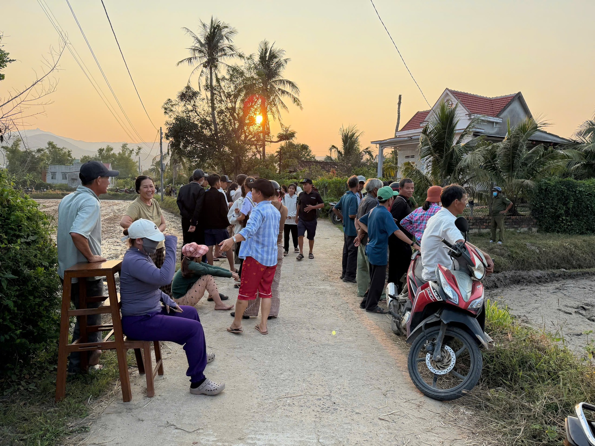 Tiếng nổ lớn rạng s&aacute;ng khiến 4 người trong gia đ&igrave;nh ở Gia Lai tử vong thương t&acirc;m - Ảnh 1.