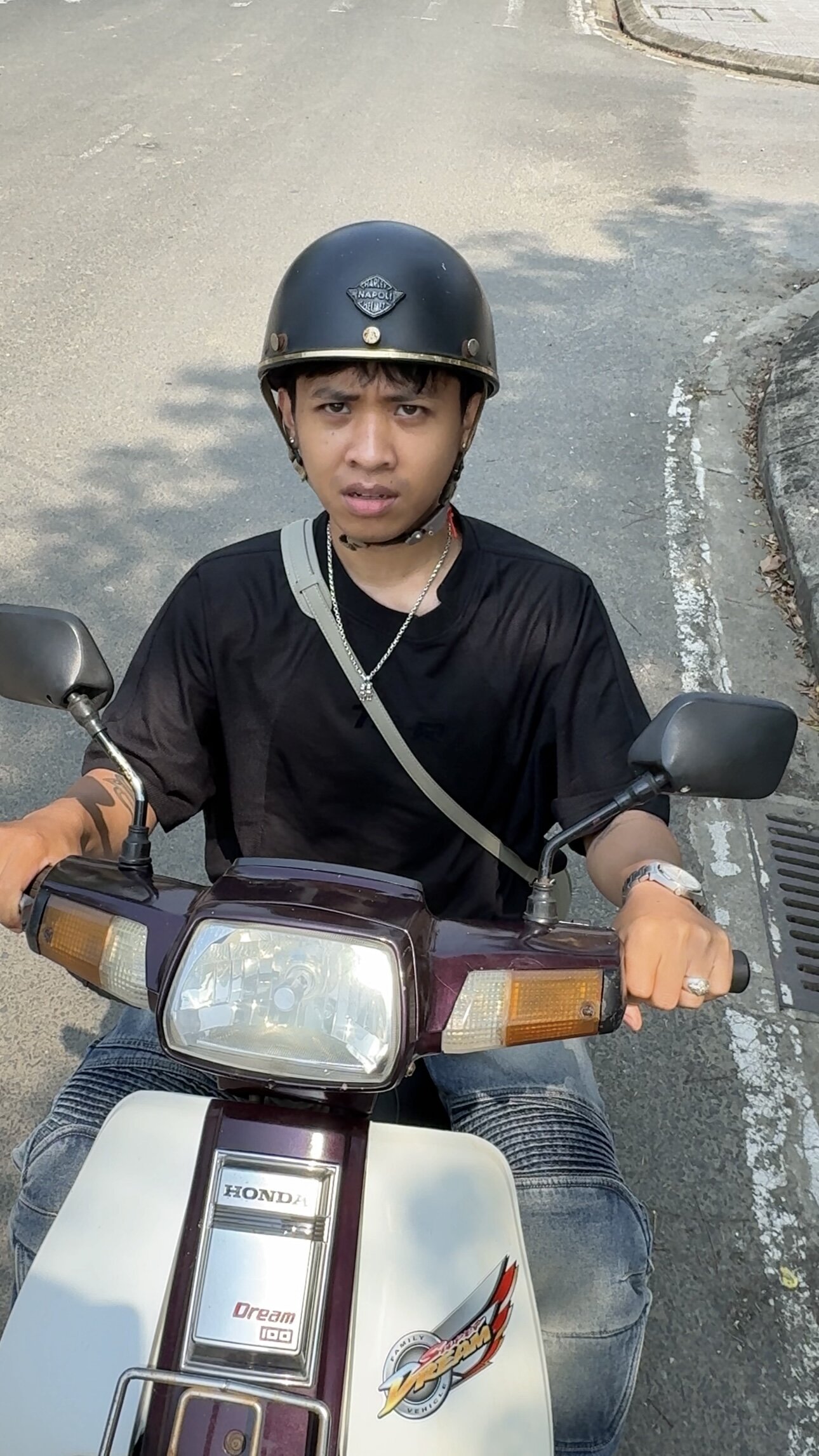 Clip tuy&ecirc;n truyền giao th&ocirc;ng h&uacute;t 5 triệu người xem, &ldquo;chuyển cảnh mượt như sunsilk&rdquo;: Danh t&iacute;nh Thượng u&yacute; v&agrave; bạn diễn rapper- Ảnh 2.