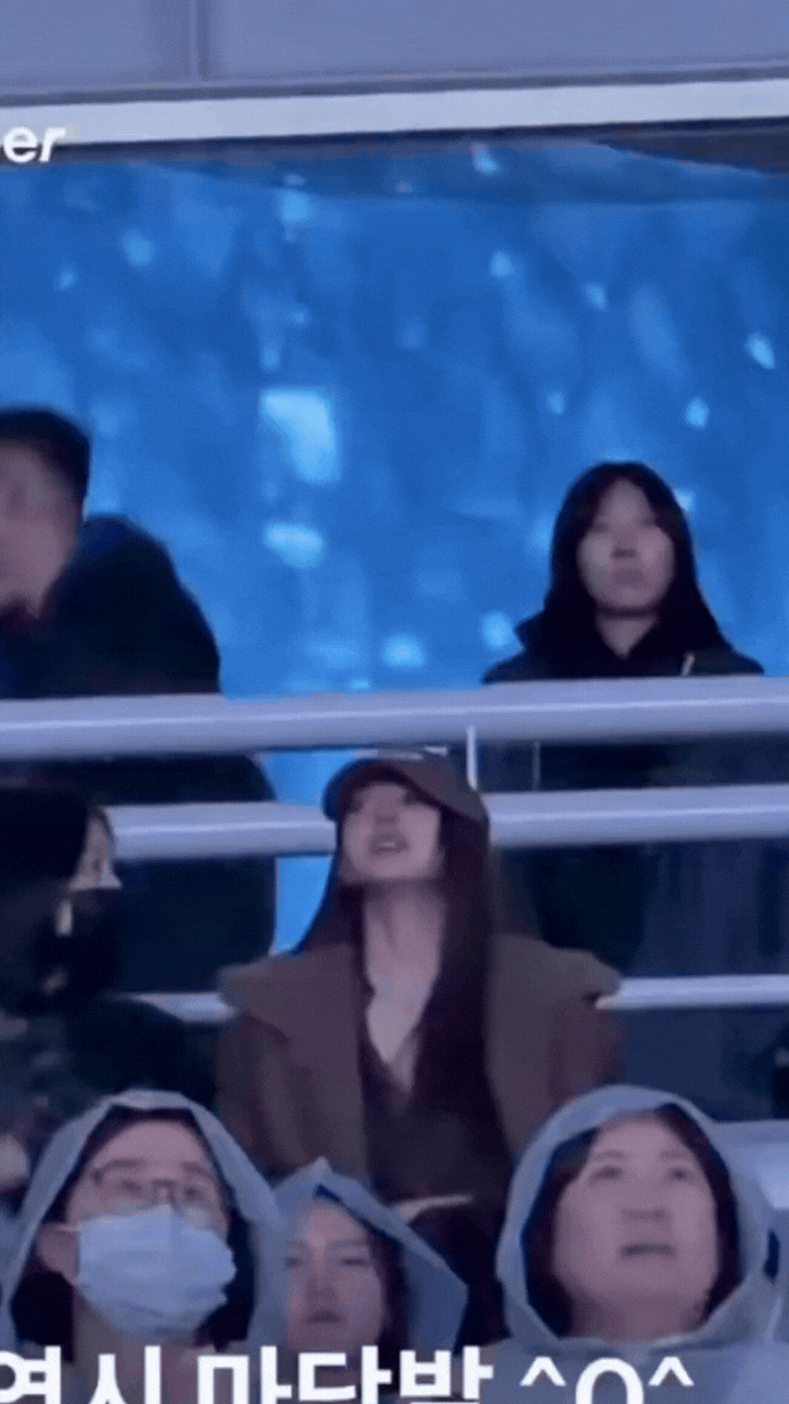 Rổ bằng chứng V (BTS) hẹn h&ograve; Jang Won Young k&eacute;m 9 tuổi, showbiz xuất hiện cặp đ&ocirc;i đẹp nhất mọi thời đại?- Ảnh 1.