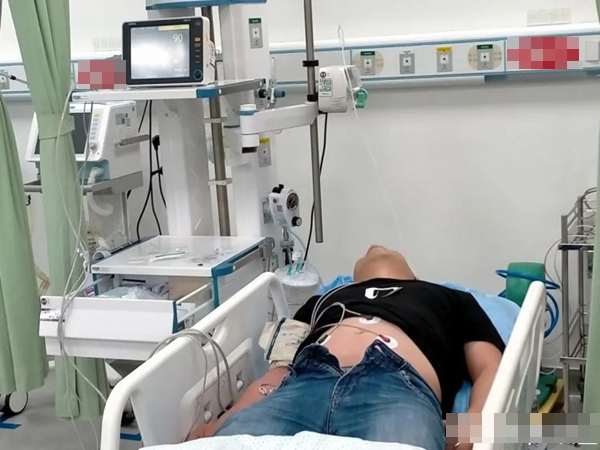 Ch&agrave;ng trai 24 tuổi phải rửa ruột v&igrave; s&aacute;ng tỉnh dậy bỗng c&oacute; 150 vi&ecirc;n thuốc trong bụng - Ảnh 1.