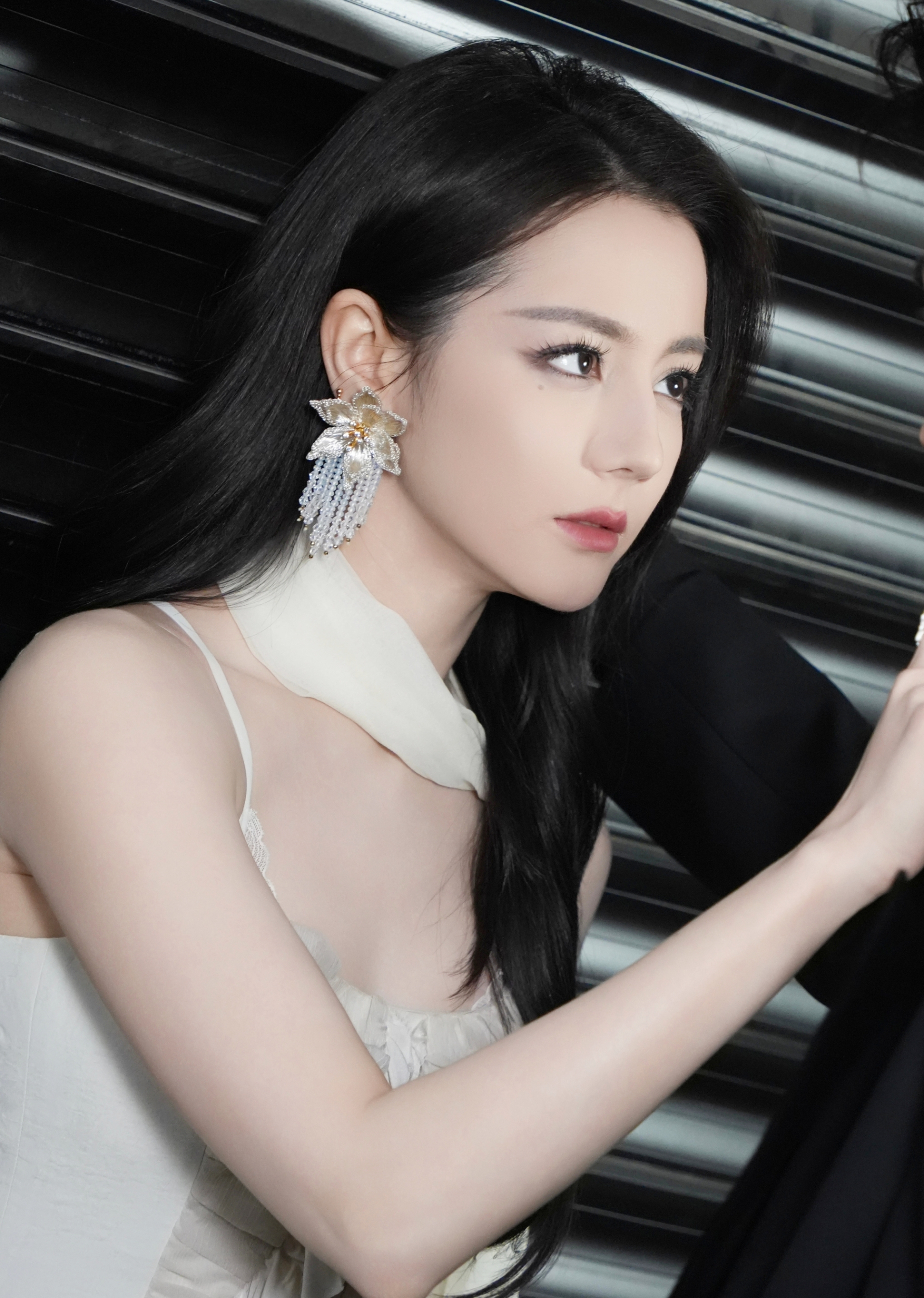 Người đ&agrave;n &ocirc;ng l&agrave; vết nhơ duy nhất của Địch Lệ Nhiệt Ba- Ảnh 6.