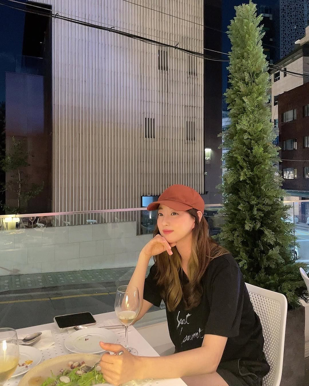 Kim Sa Rang U50 vẫn trẻ như đ&ocirc;i mươi, xứng danh "nữ thần kh&ocirc;ng tuổi" H&agrave;n Quốc: Ng&agrave;y n&agrave;o cũng d&ugrave;ng kem chống nắng kiểu n&agrave;y th&igrave; c&ograve;n l&acirc;u mới gi&agrave;! - Ảnh 3.