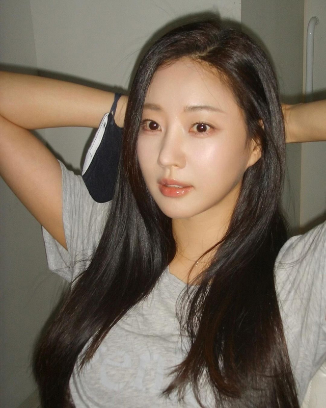 Kim Sa Rang U50 vẫn trẻ như đ&ocirc;i mươi, xứng danh "nữ thần kh&ocirc;ng tuổi" H&agrave;n Quốc: Ng&agrave;y n&agrave;o cũng d&ugrave;ng kem chống nắng kiểu n&agrave;y th&igrave; c&ograve;n l&acirc;u mới gi&agrave;! - Ảnh 5.