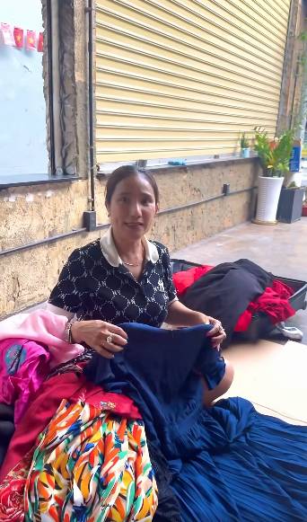 Mẹ đơn th&acirc;n l&agrave; NSƯT miền Nam đ&oacute;ng cửa qu&aacute;n cafe, b&aacute;n đồ cũ: &ldquo;Người ta chửi t&ocirc;i qu&aacute; trời lu&ocirc;n&rdquo; - Ảnh 2.