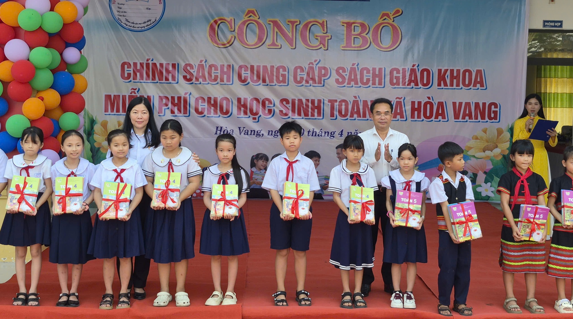 Đ&agrave; Nẵng cấp s&aacute;ch gi&aacute;o khoa miễn ph&iacute; cho học sinh: Bước đột ph&aacute; gi&aacute;o dục 2026 - Ảnh 1.