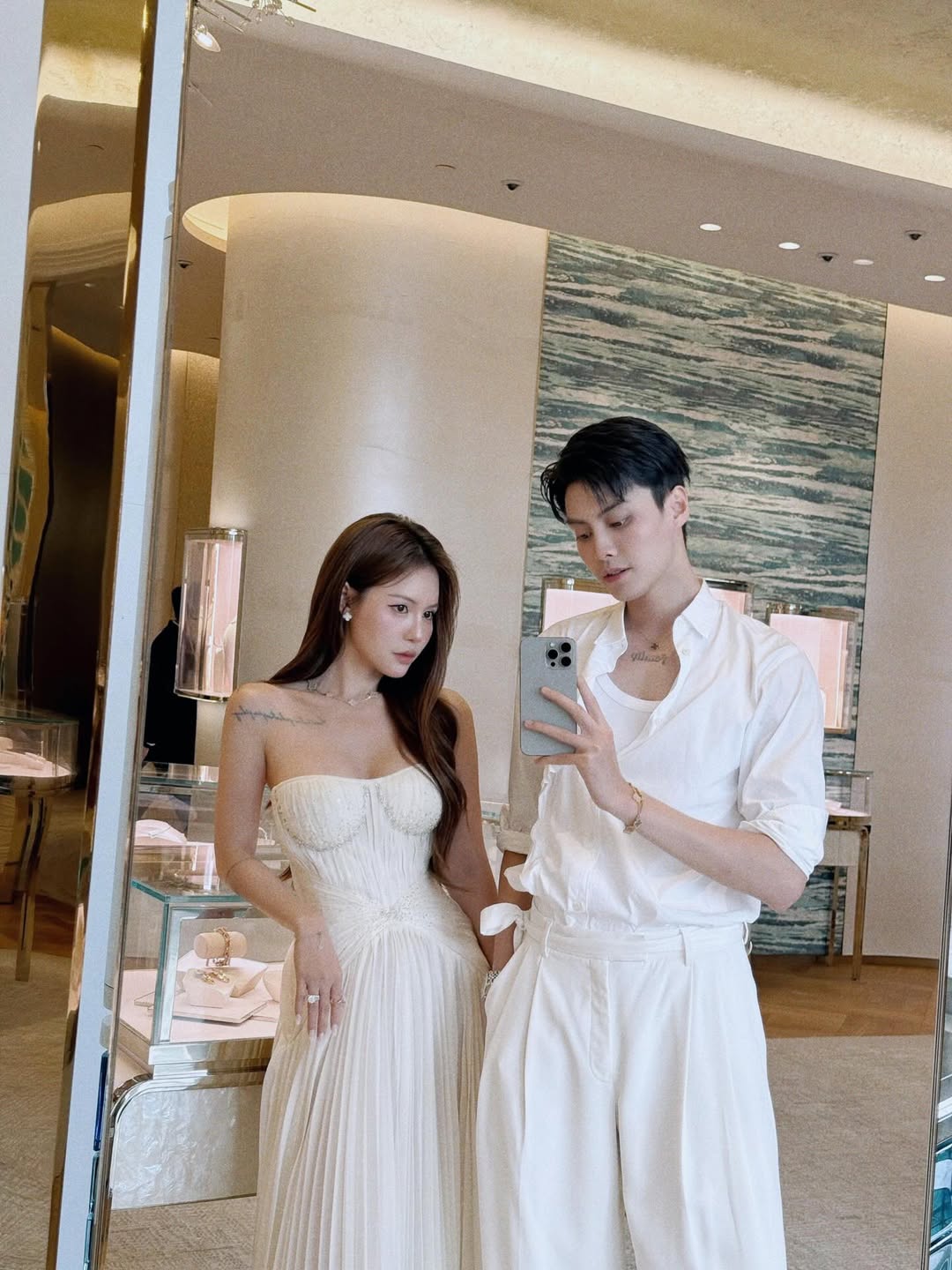 Chị đẹp cưới "hồng h&agrave;i nhi" k&eacute;m 9 tuổi: Lucie Nguyễn l&agrave;m mẹ 2 con vẫn giữ phong độ "slay" đ&aacute;ng nể - Ảnh 3.