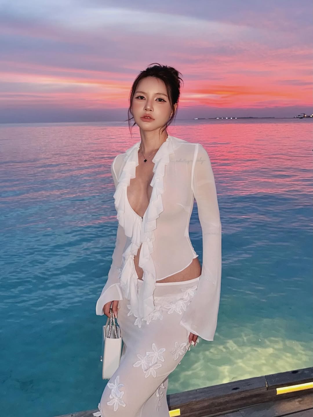 Chị đẹp cưới "hồng h&agrave;i nhi" k&eacute;m 9 tuổi: Lucie Nguyễn l&agrave;m mẹ 2 con vẫn giữ phong độ "slay" đ&aacute;ng nể - Ảnh 5.