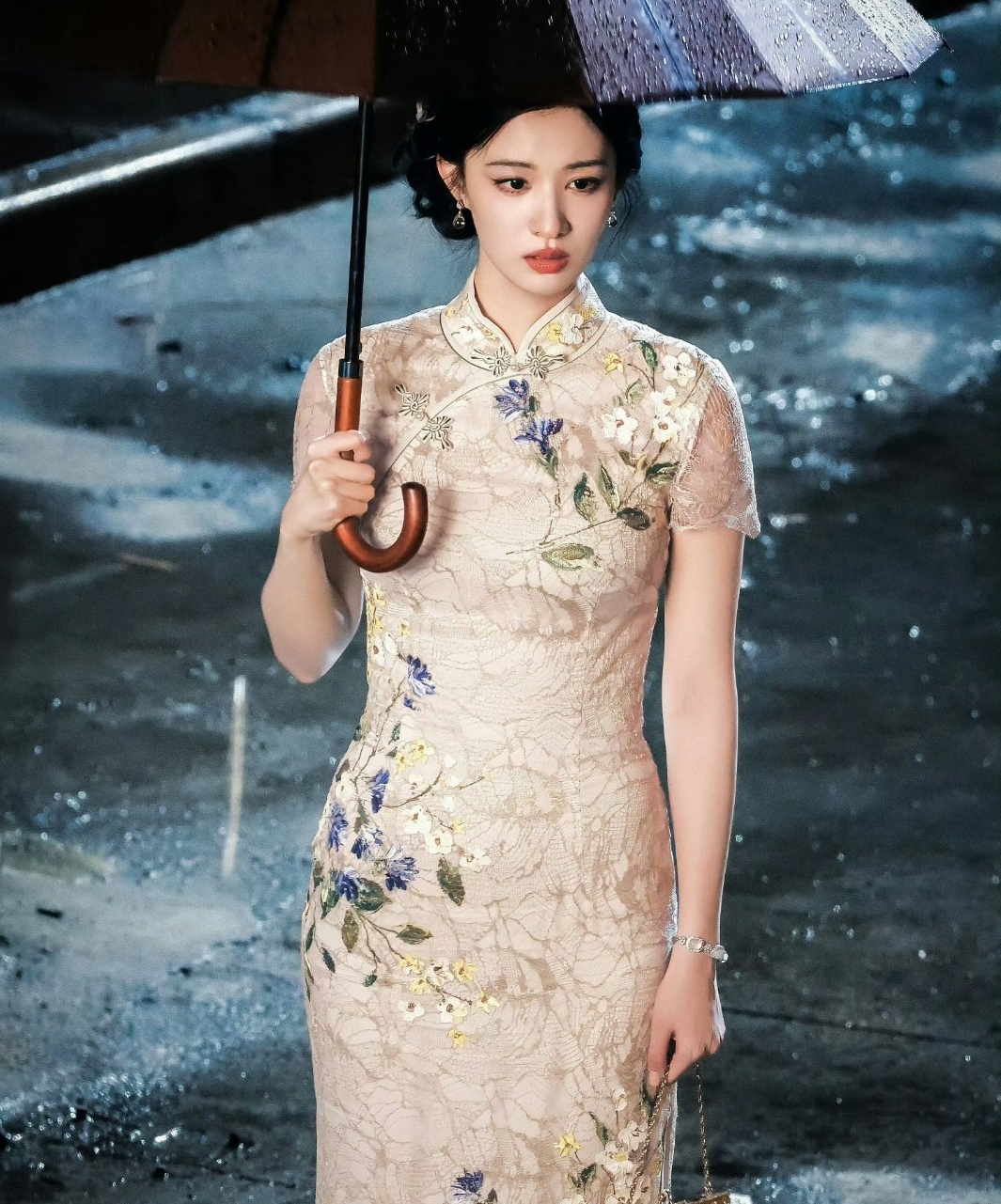 Bức ảnh đẹp ph&aacute;t sốc khiến Vương Sở Nhi&ecirc;n bị mắng "c&ocirc; ta cũng chẳng kh&aacute;c g&igrave; Trương Lăng H&aacute;ch"- Ảnh 3.