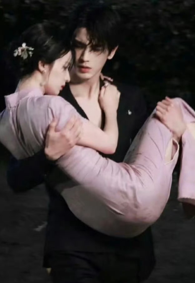 Bức ảnh đẹp ph&aacute;t sốc khiến Vương Sở Nhi&ecirc;n bị mắng "c&ocirc; ta cũng chẳng kh&aacute;c g&igrave; Trương Lăng H&aacute;ch"- Ảnh 2.