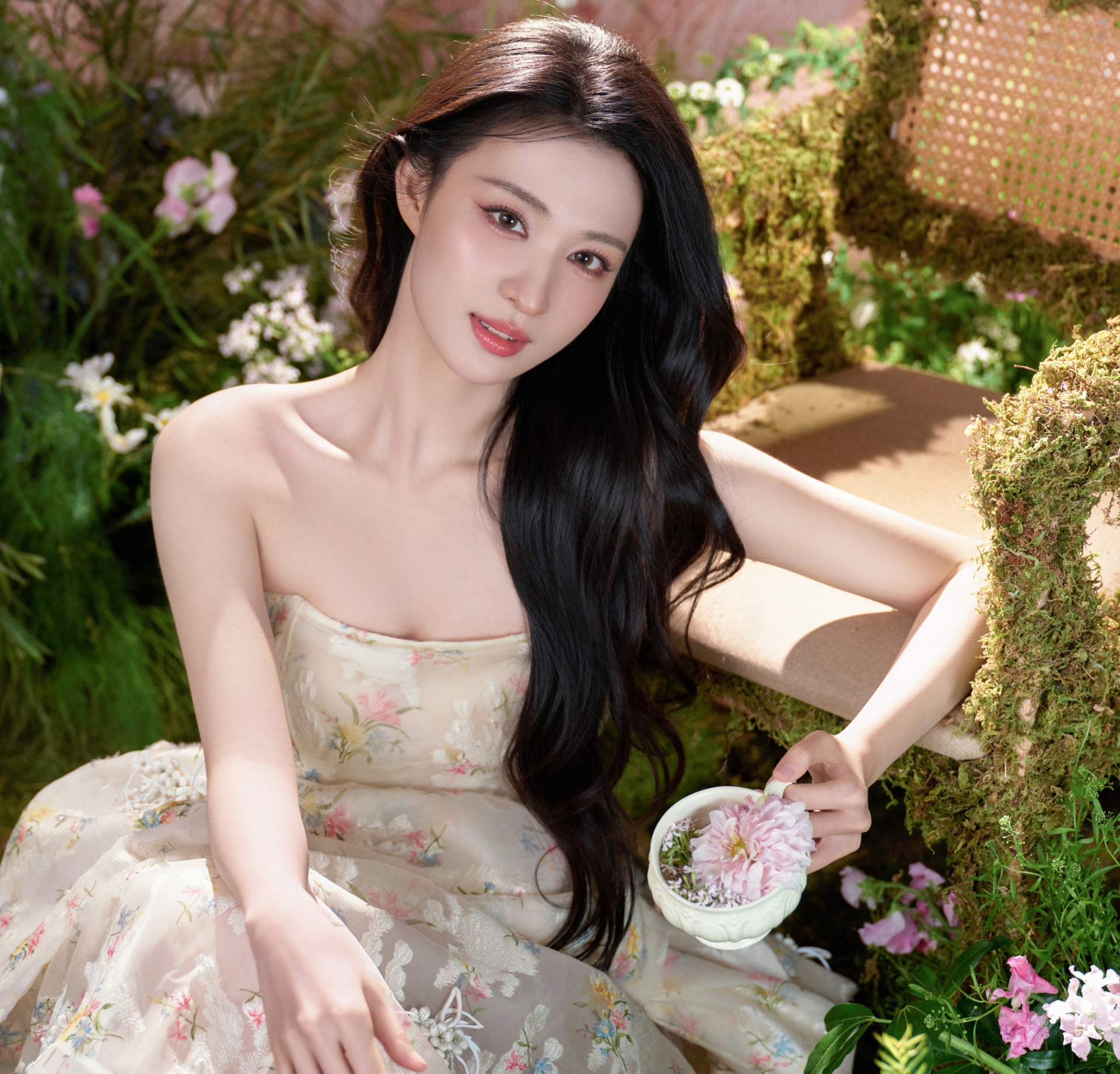 Bức ảnh đẹp ph&aacute;t sốc khiến Vương Sở Nhi&ecirc;n bị mắng "c&ocirc; ta cũng chẳng kh&aacute;c g&igrave; Trương Lăng H&aacute;ch"- Ảnh 10.