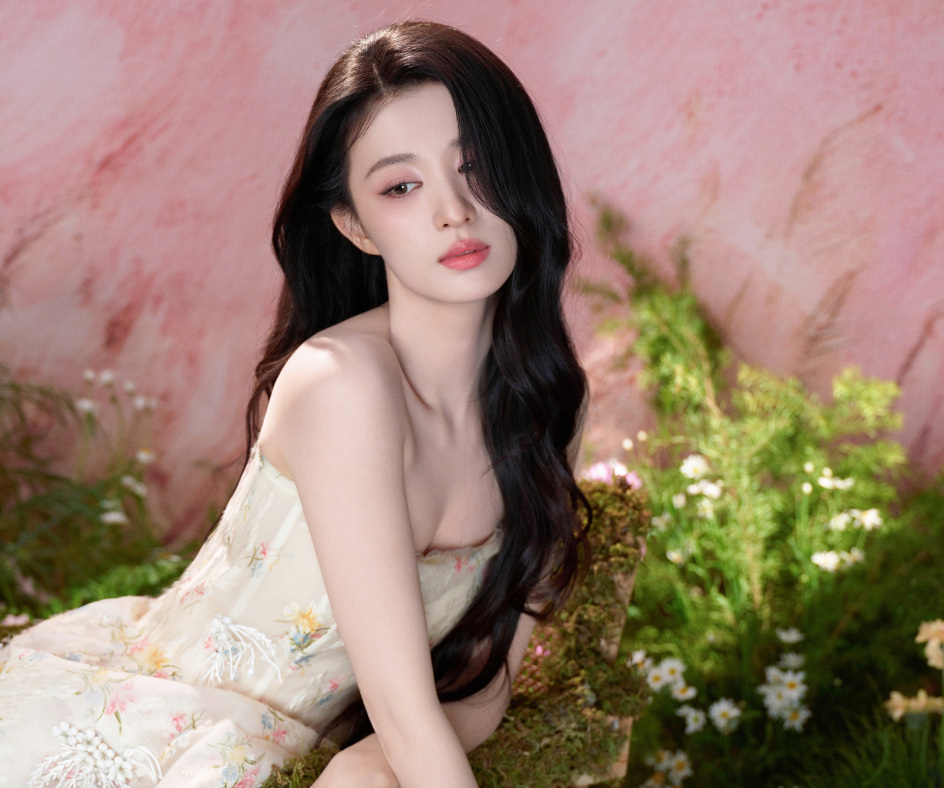 Bức ảnh đẹp ph&aacute;t sốc khiến Vương Sở Nhi&ecirc;n bị mắng "c&ocirc; ta cũng chẳng kh&aacute;c g&igrave; Trương Lăng H&aacute;ch"- Ảnh 7.