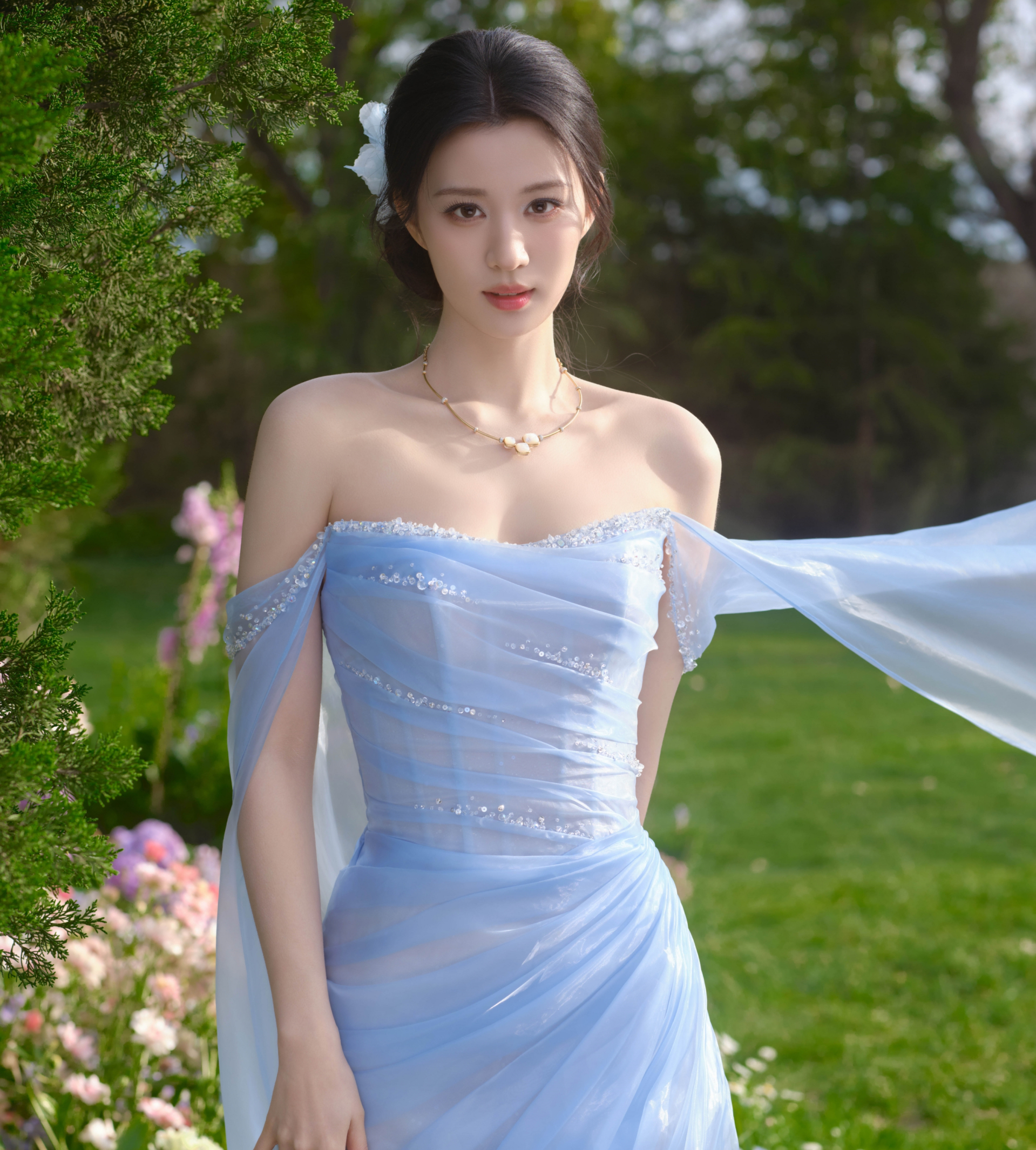 Bức ảnh đẹp ph&aacute;t sốc khiến Vương Sở Nhi&ecirc;n bị mắng "c&ocirc; ta cũng chẳng kh&aacute;c g&igrave; Trương Lăng H&aacute;ch"- Ảnh 9.