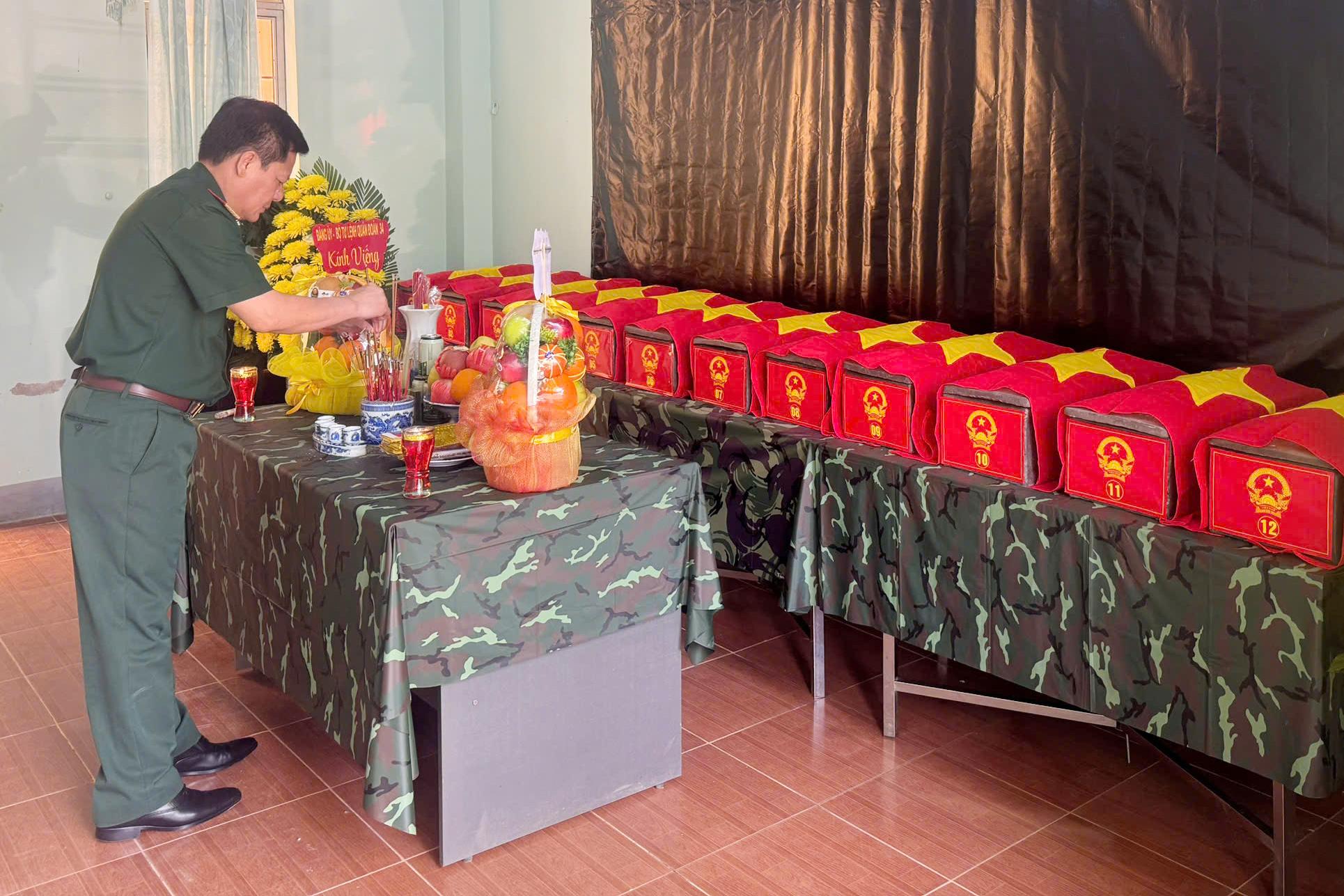 Đi bắt dơi, người dân phát hiện 12 bộ hài cốt trong hang đá- Ảnh 2. Đi bắt dơi, người dân phát hiện 12 bộ hài cốt trong hang đá- Ảnh 2.