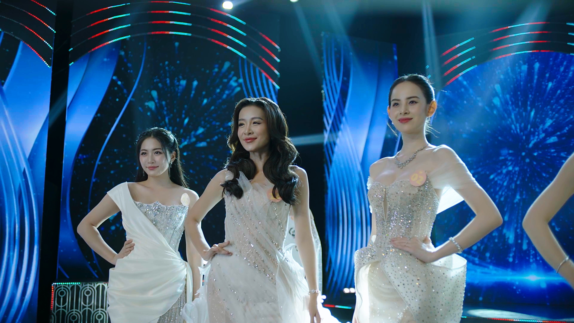 Vbiz đố ai lột x&aacute;c gắt hơn mỹ nh&acirc;n n&agrave;y: Từ g&aacute;i qu&ecirc; đen nhẻm th&agrave;nh hoa hậu đẹp khiếp hồn chỉ sau 1 tuần- Ảnh 5.