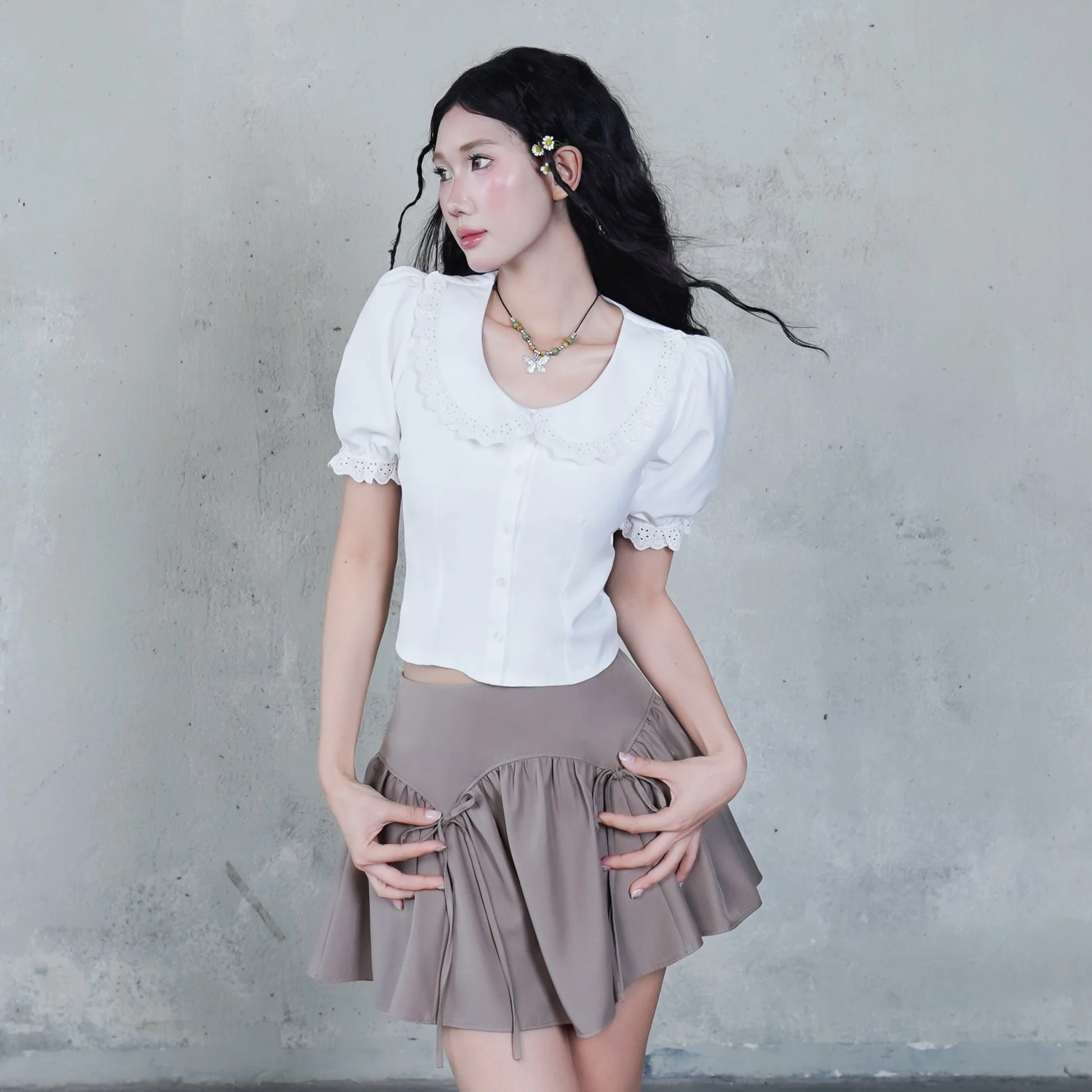 Kiểu sơ mi &ldquo;mix g&igrave; cũng đẹp&rdquo; c&ograve;n gi&uacute;p bạn tr&ocirc;ng trẻ hơn hẳn 5 tuổi- Ảnh 8.