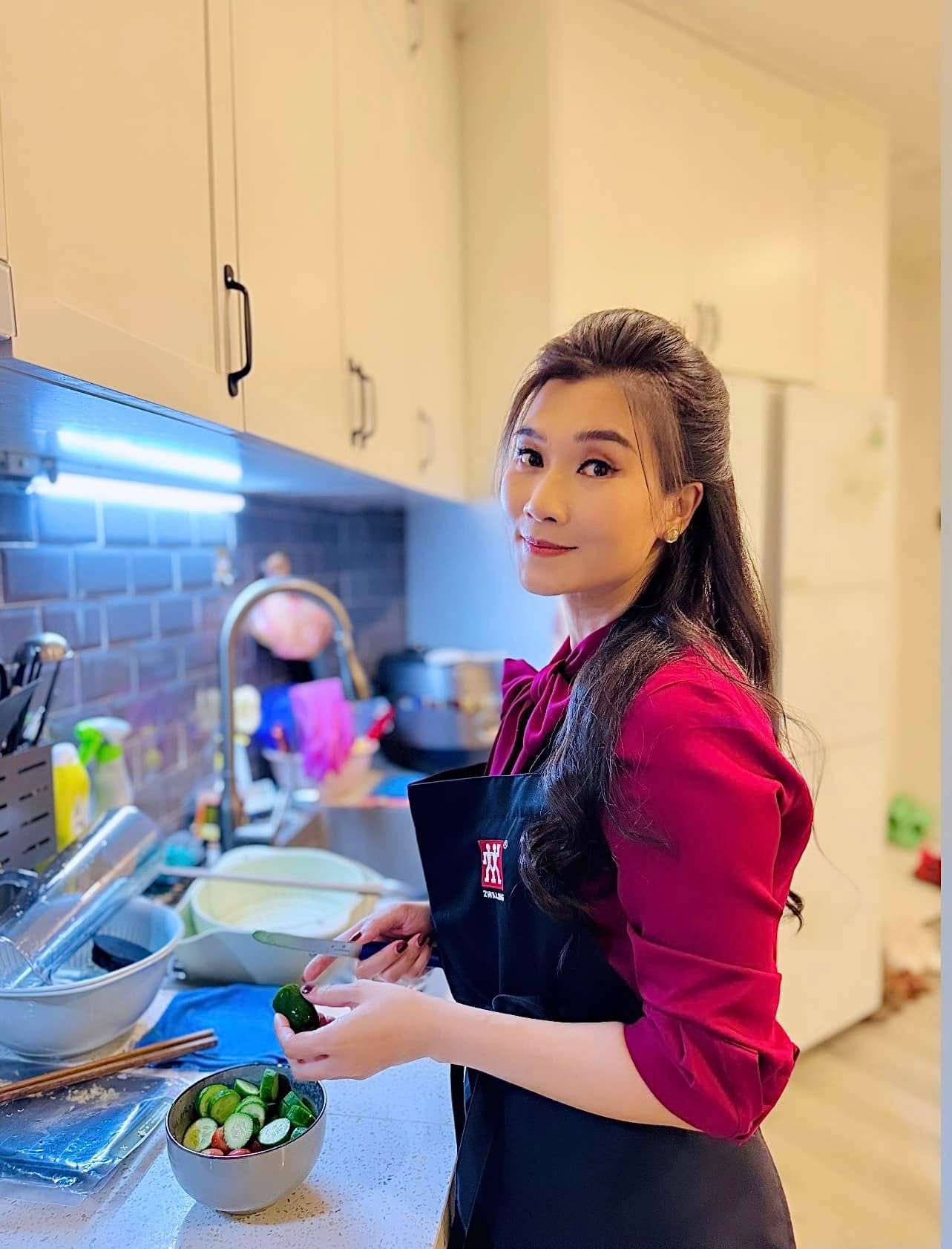 B&ecirc;n trong căn chung cư của nữ BTV Thời sự kh&ocirc;ng d&ugrave;ng t&ecirc;n thật khi l&ecirc;n s&oacute;ng, giấu k&iacute;n chồng - Ảnh 16.