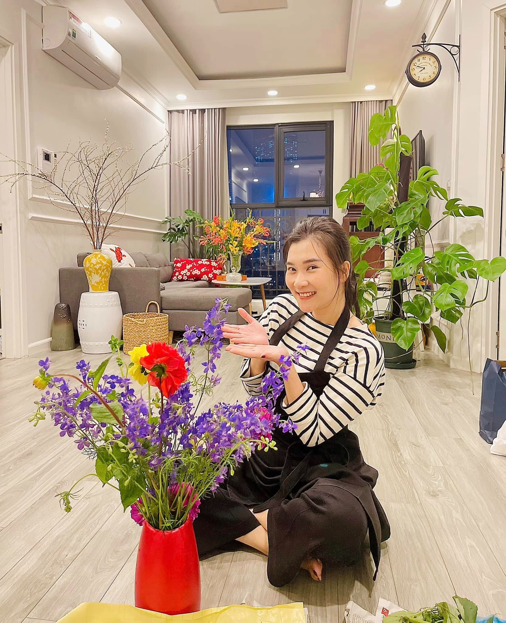 B&ecirc;n trong căn chung cư của nữ BTV Thời sự kh&ocirc;ng d&ugrave;ng t&ecirc;n thật khi l&ecirc;n s&oacute;ng, giấu k&iacute;n chồng - Ảnh 2.