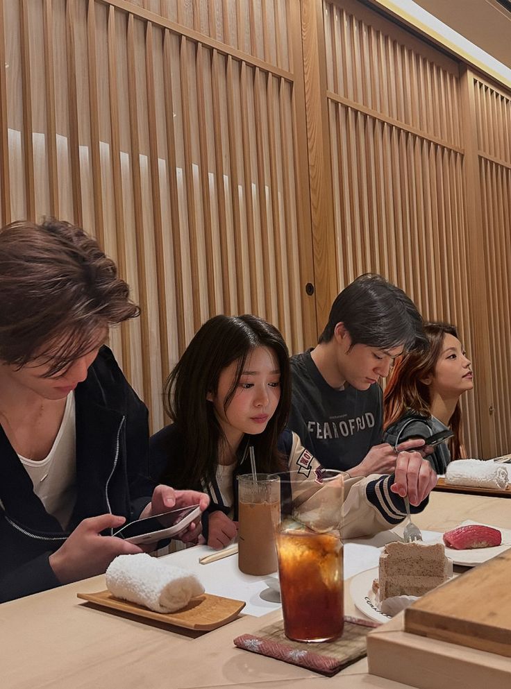 Cả nh&oacute;m đi ăn, bạn bị gọi t&ecirc;n: &ldquo;Nay đại gia bao nh&eacute;, dạo n&agrave;y thấy l&agrave;m ăn kh&aacute; lắm&rdquo;, EQ cao trả lời thế n&agrave;o?- Ảnh 2.