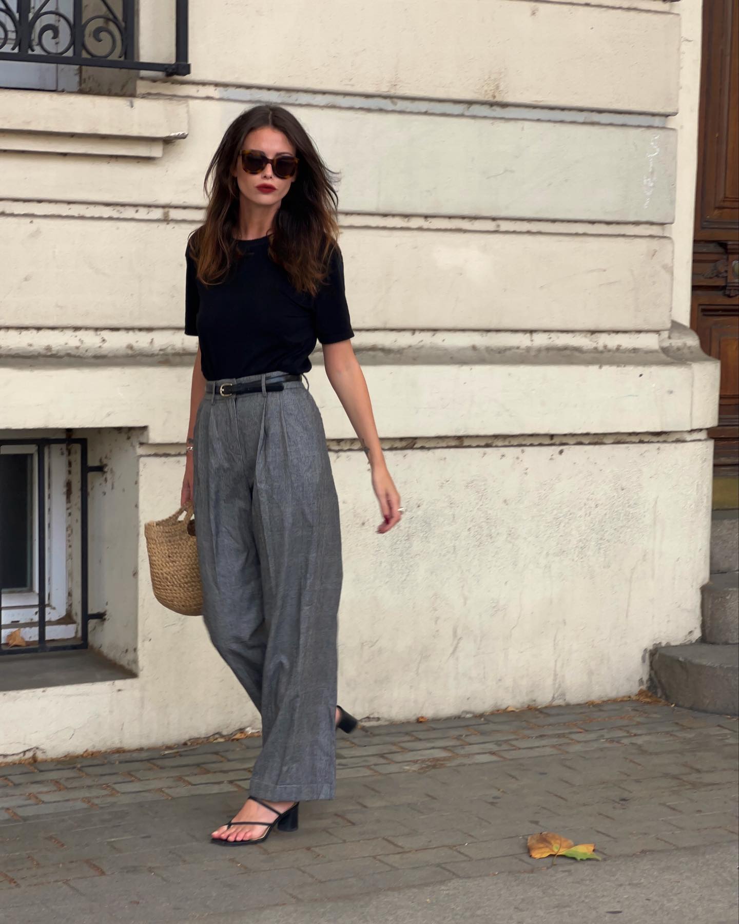 Mặc đồ c&ocirc;ng sở đẹp như phụ nữ Ph&aacute;p với 4 c&ocirc;ng thức- Ảnh 1.