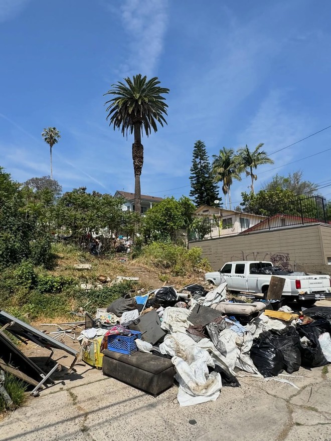 Kinh doanh to&agrave;n lỗ, dẹp tiệm xong chẳng biết l&agrave;m g&igrave; n&ecirc;n đi nhặt r&aacute;c: Người đ&agrave;n &ocirc;ng ph&aacute;t hiện ra một &ldquo;mỏ v&agrave;ng&rdquo;- Ảnh 2.