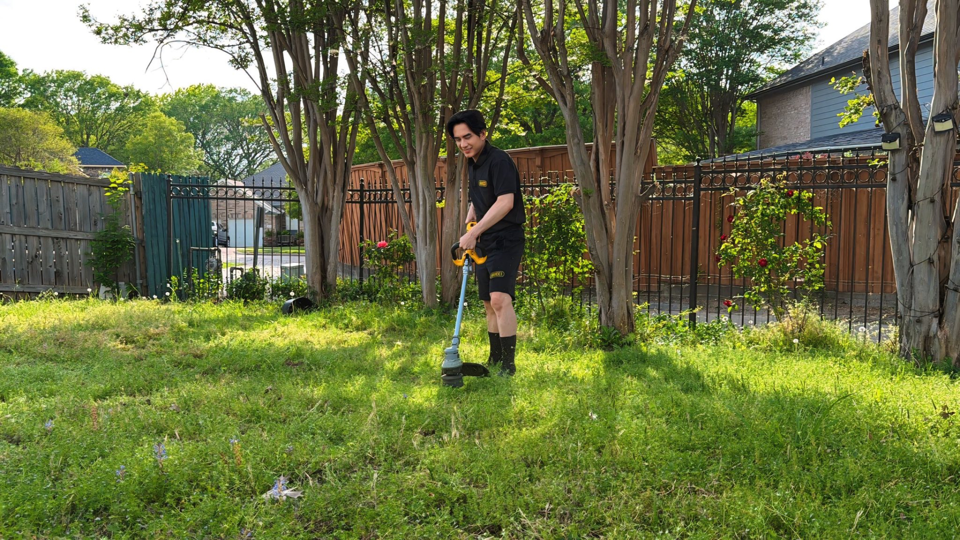 Đan Trường h&eacute; lộ biệt thự bề thế ở Mỹ, kể: "C&ocirc; h&agrave;ng x&oacute;m người T&acirc;y rất dễ thương"- Ảnh 1.