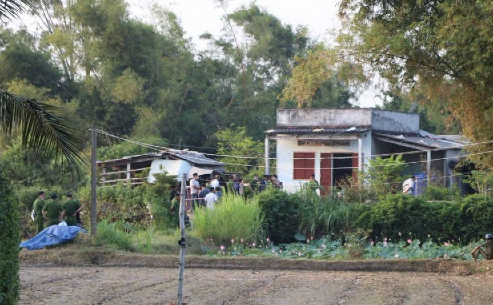 C&ocirc;ng an b&aacute;o c&aacute;o ban đầu vụ ch&aacute;y nổ khiến 4 người trong gia đ&igrave;nh ở Gia Lai tử vong- Ảnh 1.