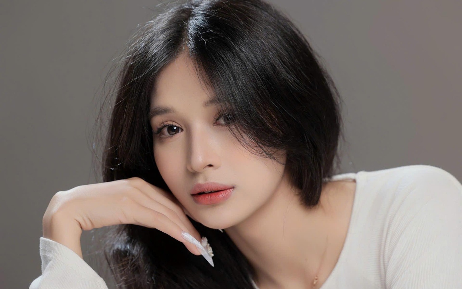 Vbiz đố ai lột x&aacute;c gắt hơn mỹ nh&acirc;n n&agrave;y: Từ g&aacute;i qu&ecirc; đen nhẻm th&agrave;nh hoa hậu đẹp khiếp hồn chỉ sau 1 tuần- Ảnh 3.