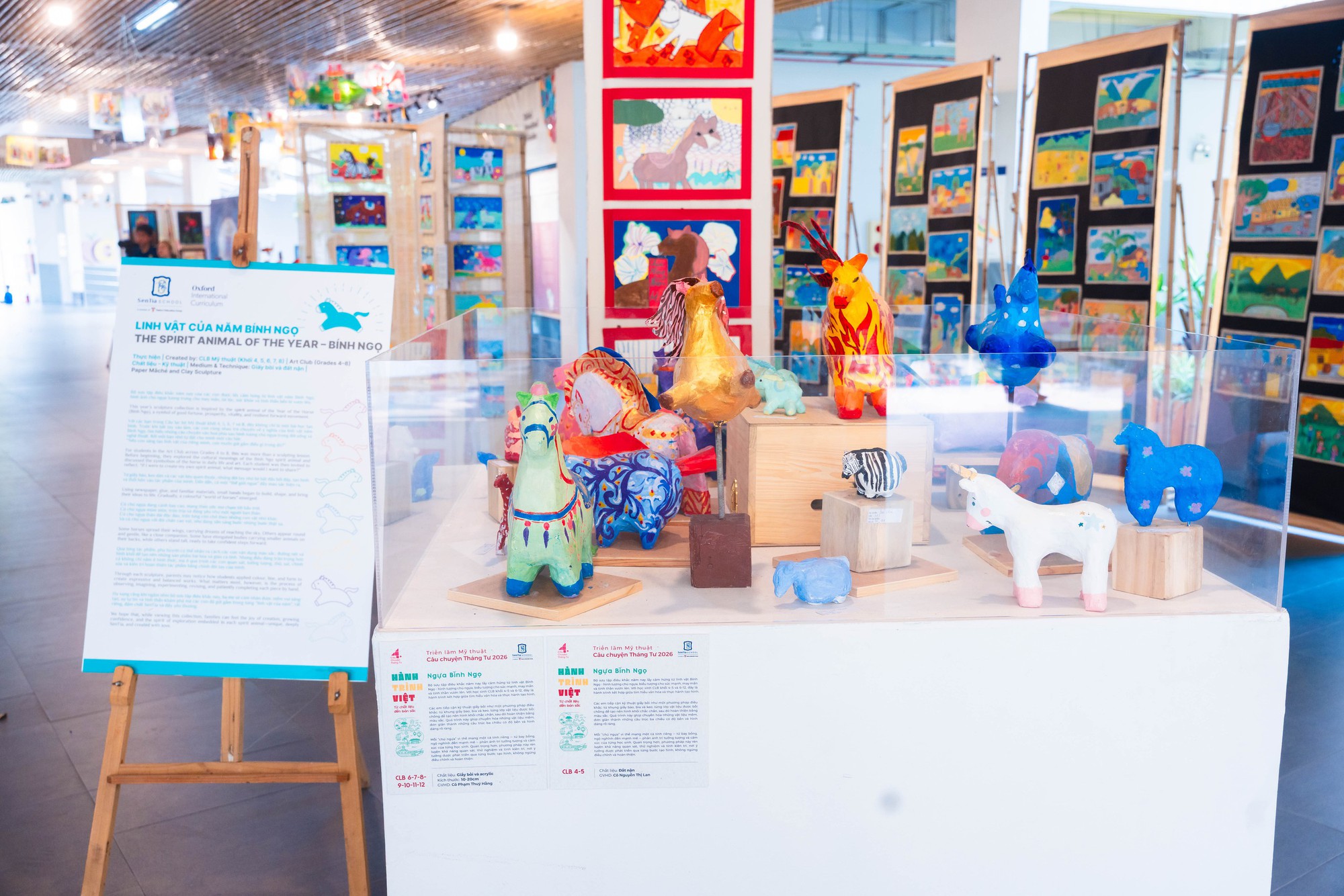 Triển l&atilde;m "C&acirc;u chuyện Th&aacute;ng Tư": Học sinh khiến người lớn bất ngờ khi "kể lại" cả một Việt Nam bằng g&oacute;c nh&igrave;n rất kh&aacute;c- Ảnh 4.