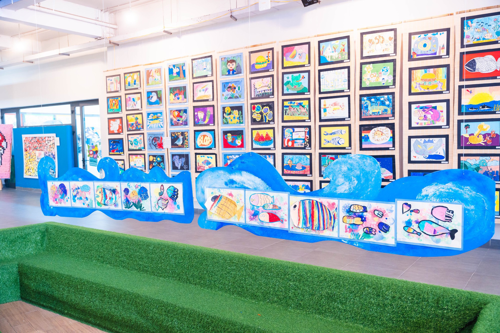 Triển l&atilde;m "C&acirc;u chuyện Th&aacute;ng Tư": Học sinh khiến người lớn bất ngờ khi "kể lại" cả một Việt Nam bằng g&oacute;c nh&igrave;n rất kh&aacute;c- Ảnh 5.