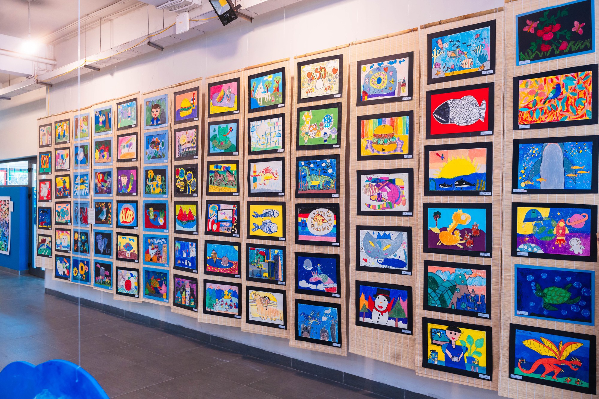 Triển l&atilde;m "C&acirc;u chuyện Th&aacute;ng Tư": Học sinh khiến người lớn bất ngờ khi "kể lại" cả một Việt Nam bằng g&oacute;c nh&igrave;n rất kh&aacute;c- Ảnh 8.