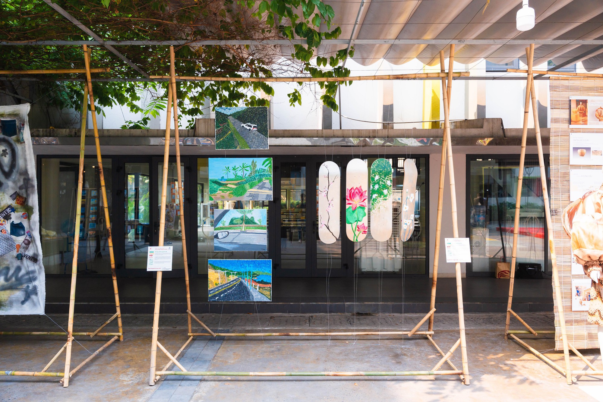 Triển l&atilde;m "C&acirc;u chuyện Th&aacute;ng Tư": Học sinh khiến người lớn bất ngờ khi "kể lại" cả một Việt Nam bằng g&oacute;c nh&igrave;n rất kh&aacute;c- Ảnh 6.