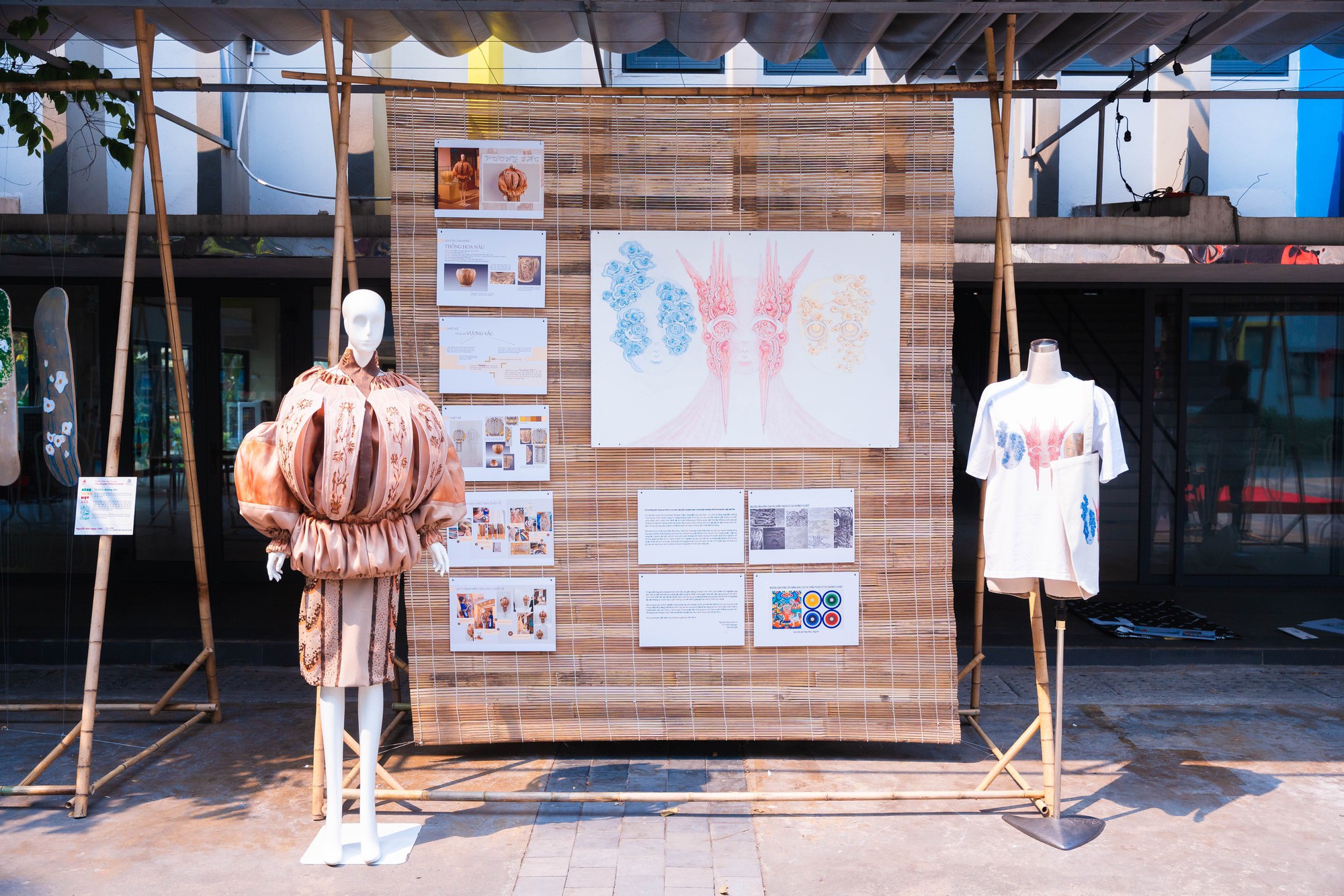 Triển l&atilde;m "C&acirc;u chuyện Th&aacute;ng Tư": Học sinh khiến người lớn bất ngờ khi "kể lại" cả một Việt Nam bằng g&oacute;c nh&igrave;n rất kh&aacute;c- Ảnh 9.