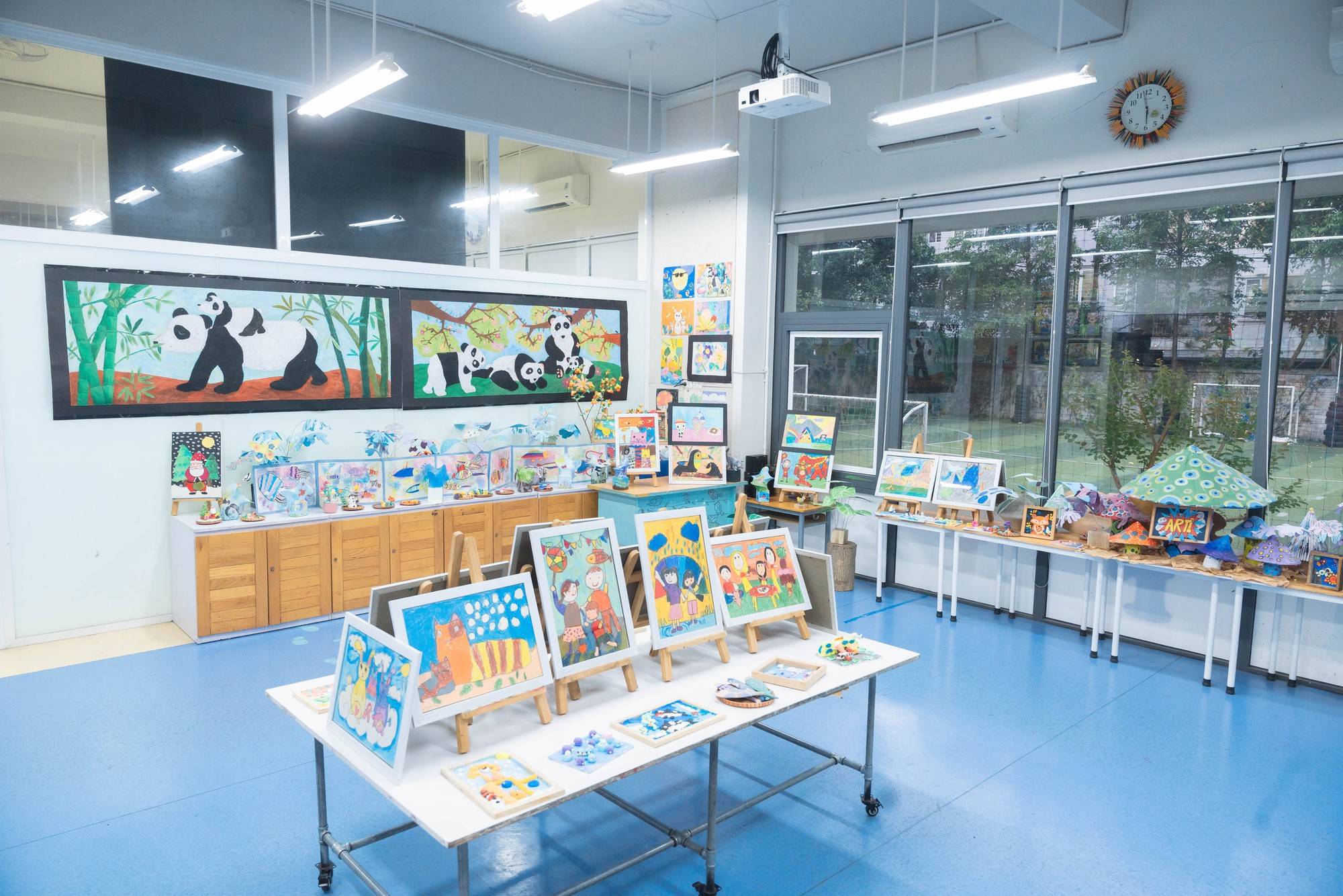 Triển l&atilde;m "C&acirc;u chuyện Th&aacute;ng Tư": Học sinh khiến người lớn bất ngờ khi "kể lại" cả một Việt Nam bằng g&oacute;c nh&igrave;n rất kh&aacute;c- Ảnh 13.