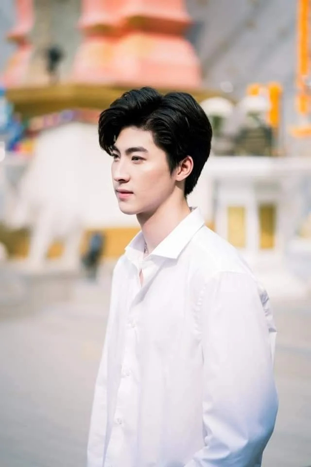 Lisa đứng s&aacute;t rạt b&ecirc;n 1 mỹ nam giữa l&uacute;c rộ tin chia tay bạn trai tỷ ph&uacute;- Ảnh 4.