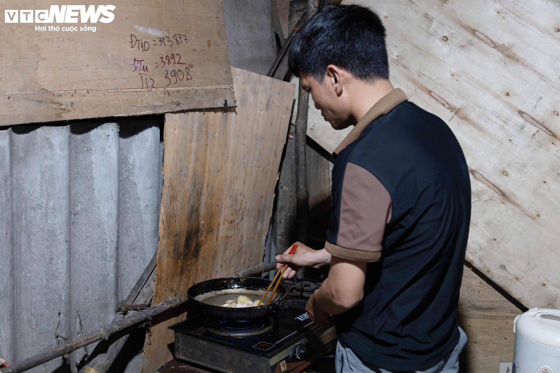 H&agrave; Nội đắt đỏ: B&agrave;i to&aacute;n chi ph&iacute; sống v&agrave; &lsquo;bẫy đ&ocirc; thị&rsquo; với người thu nhập thấp- Ảnh 2.