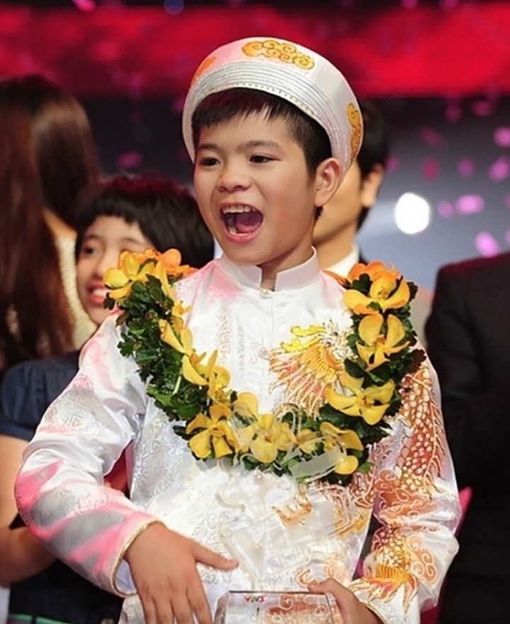 Qu&aacute;n qu&acirc;n "Giọng h&aacute;t Việt nh&iacute;": Người lấy lại h&agrave;o quang, người mắc kẹt v&igrave; ồn &agrave;o- Ảnh 1.