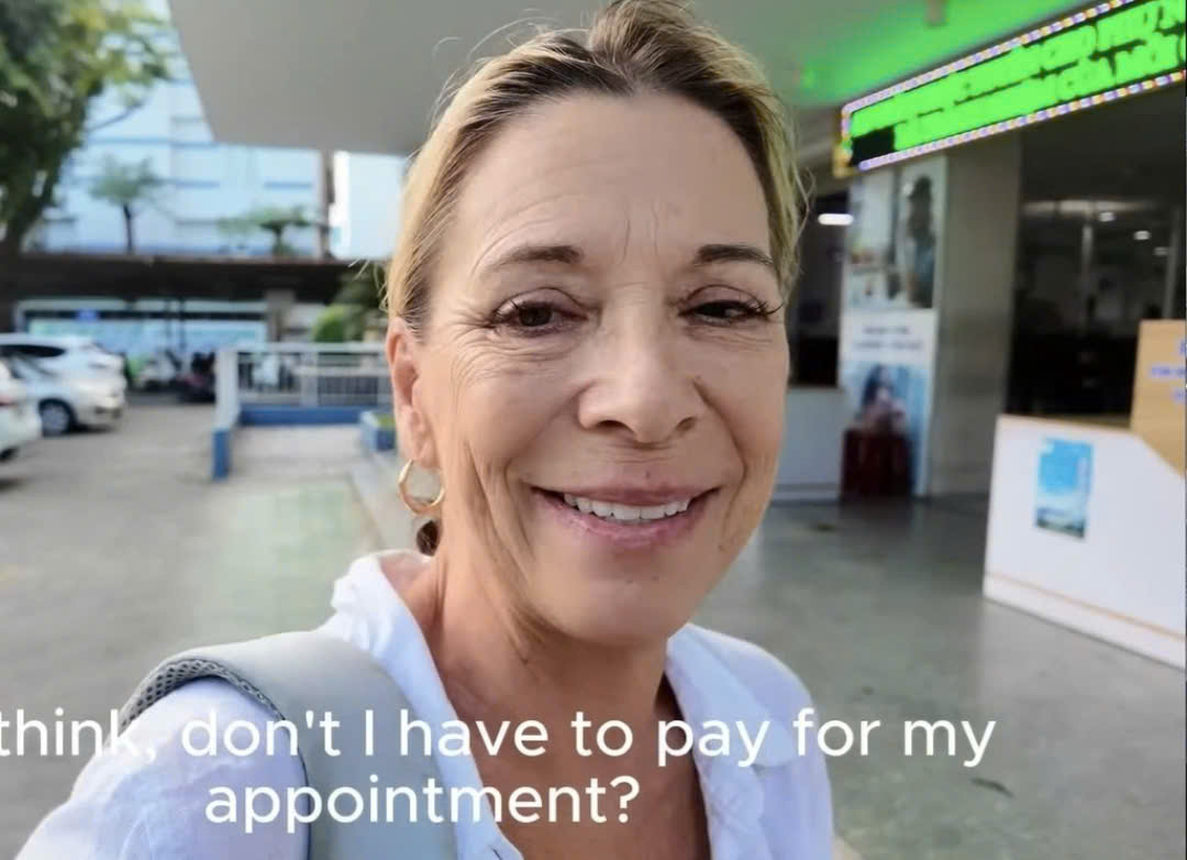 L&yacute; giải về tiền kh&aacute;m bệnh 45.000 đồng g&acirc;y sốc của nữ du kh&aacute;ch Mỹ - Ảnh 1.