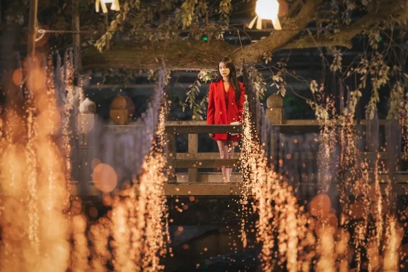 Cả thế giới đang đổ x&ocirc; xem phim H&agrave;n hot đi&ecirc;n đảo: Nam ch&iacute;nh khoe th&acirc;n qu&aacute; ch&aacute;y, xa hoa lộng lẫy ngập m&ugrave;i tiền- Ảnh 12.