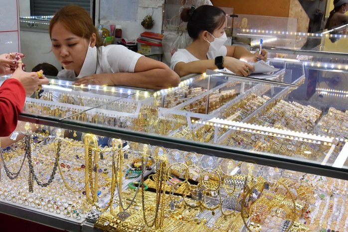 Gi&aacute; v&agrave;ng h&ocirc;m nay, 11-4: Đảo chiều lao dốc- Ảnh 1.