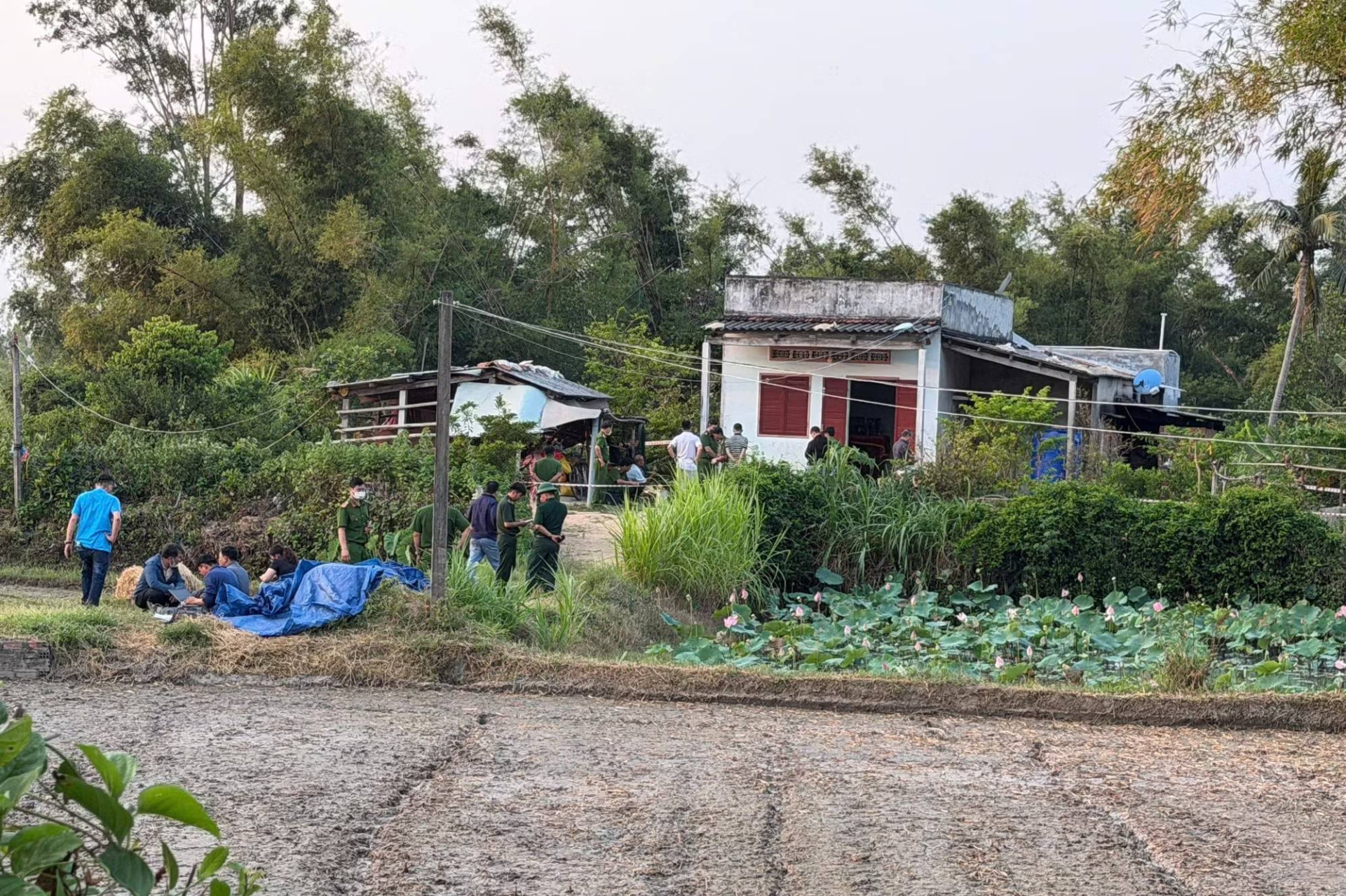 Vụ nhiều thi thể trong căn nh&agrave; cấp 4: X&aacute;c định danh t&iacute;nh nạn nh&acirc;n, c&oacute; 2 học sinh lớp 9- Ảnh 3.