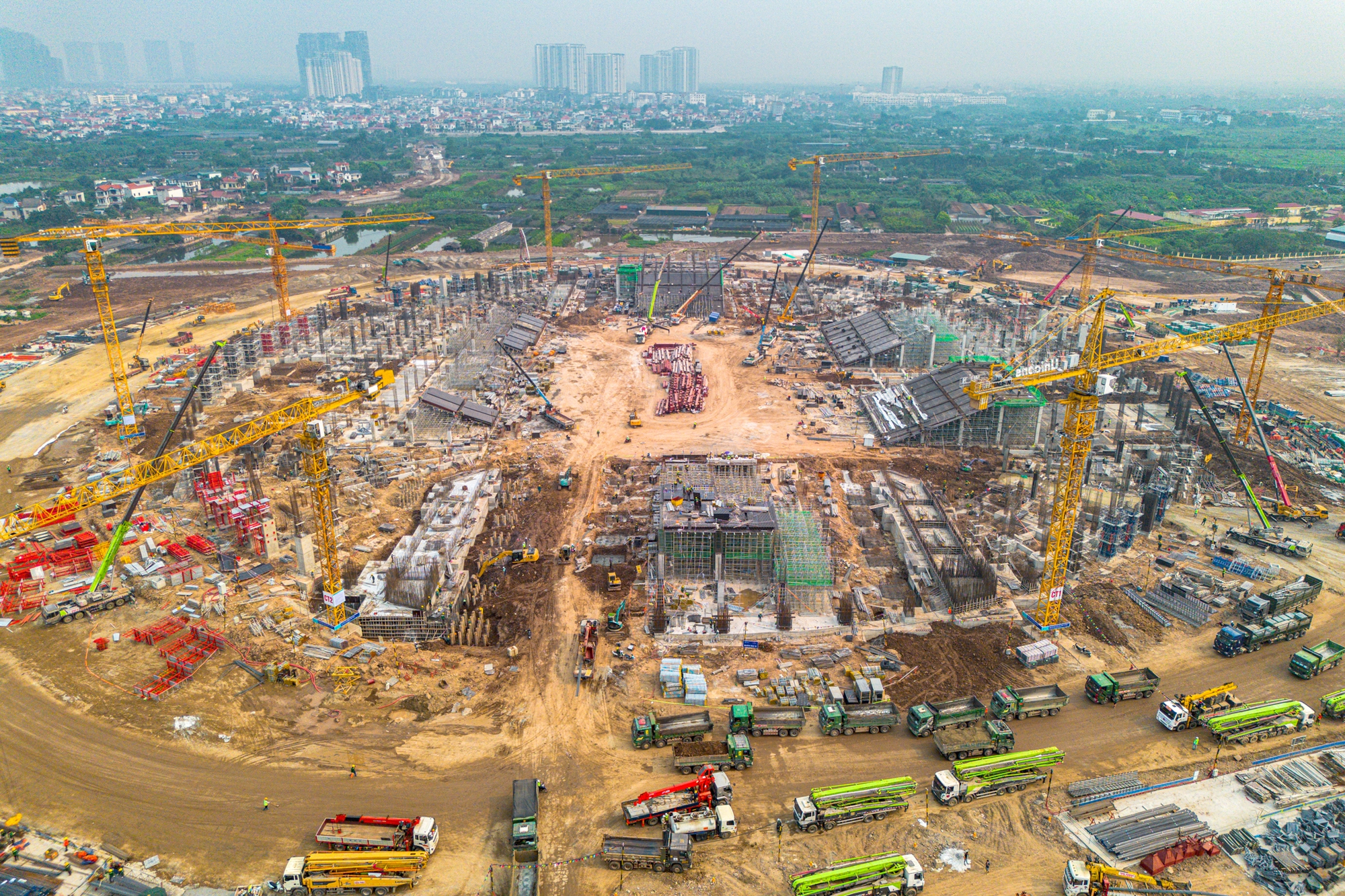 Đại c&ocirc;ng trường x&acirc;y s&acirc;n vận động lớn thứ hai Việt Nam: Lột x&aacute;c sau 2 th&aacute;ng, kh&aacute;n đ&agrave;i 60.000 chỗ dần lộ diện - Ảnh 3.