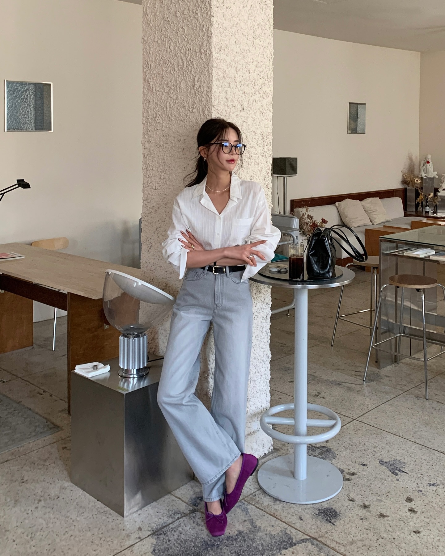 5 mẫu quần d&agrave;i si&ecirc;u hợp với &aacute;o trắng, cứ mặc cả combo l&agrave; đẹp- Ảnh 5.