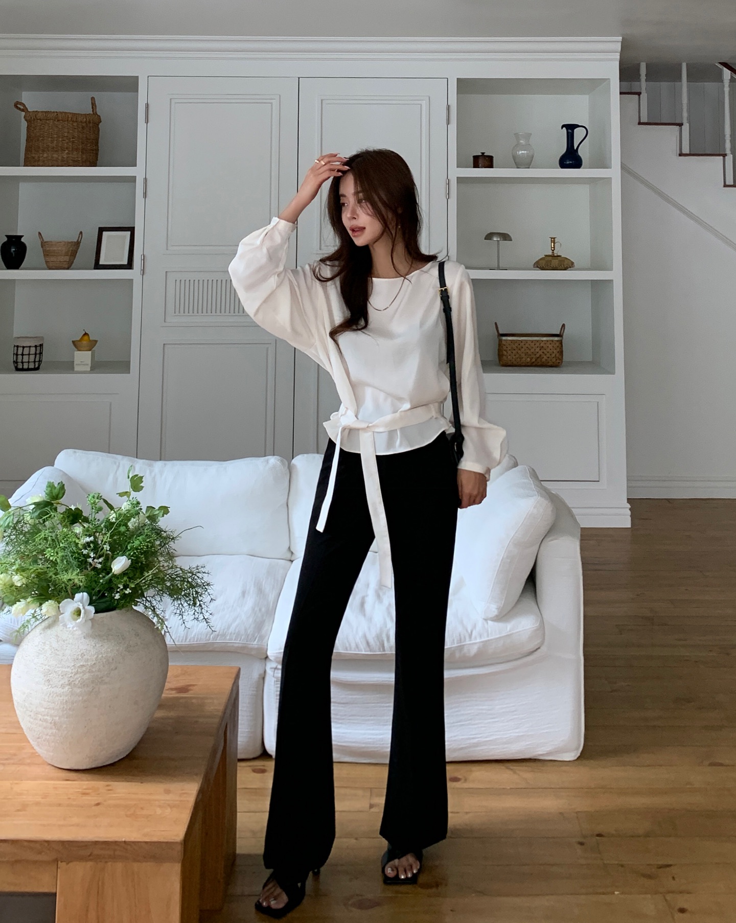 5 mẫu quần d&agrave;i si&ecirc;u hợp với &aacute;o trắng, cứ mặc cả combo l&agrave; đẹp- Ảnh 2.