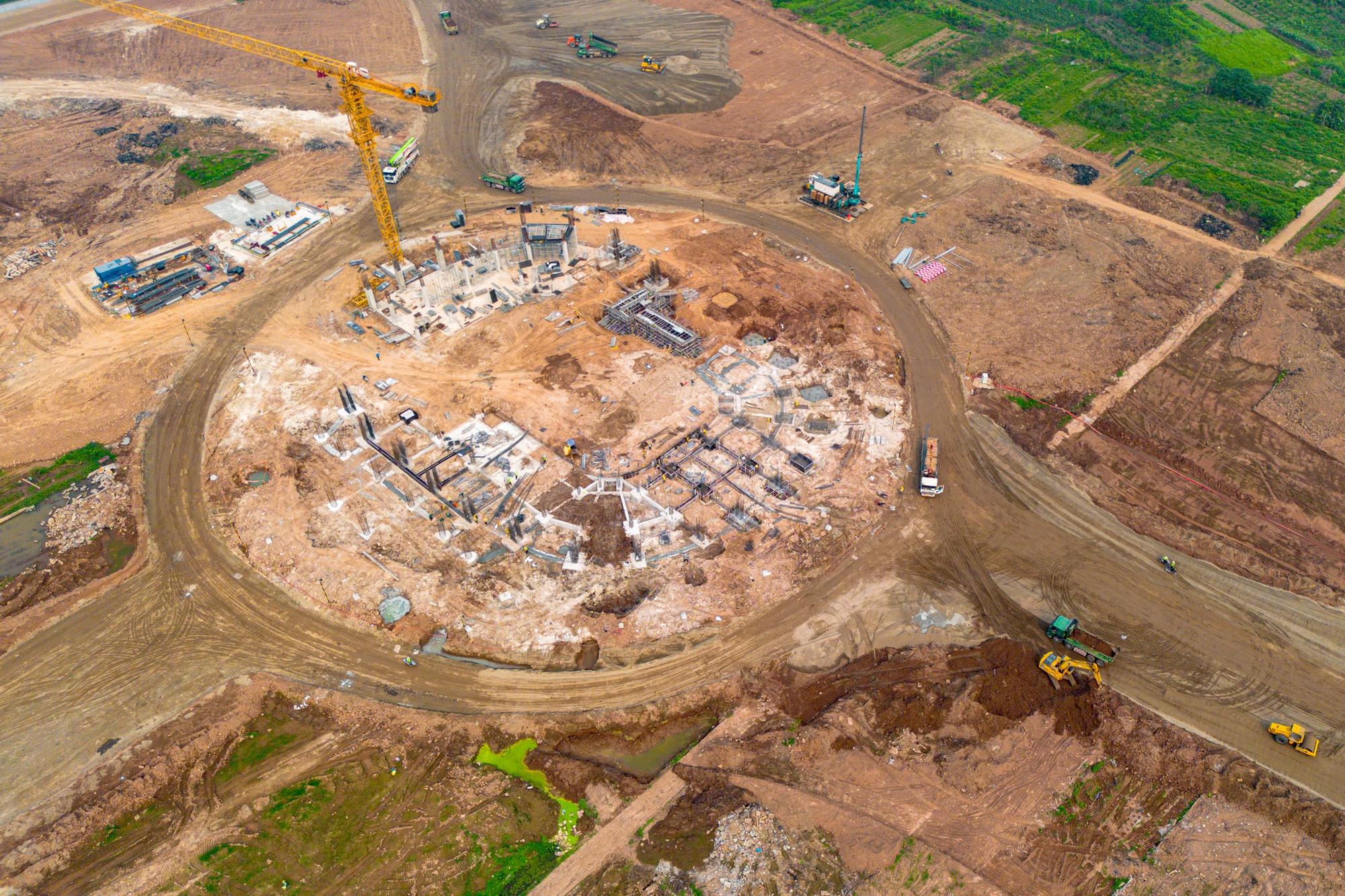 Đại c&ocirc;ng trường x&acirc;y s&acirc;n vận động lớn thứ hai Việt Nam: Lột x&aacute;c sau 2 th&aacute;ng, kh&aacute;n đ&agrave;i 60.000 chỗ dần lộ diện - Ảnh 6.