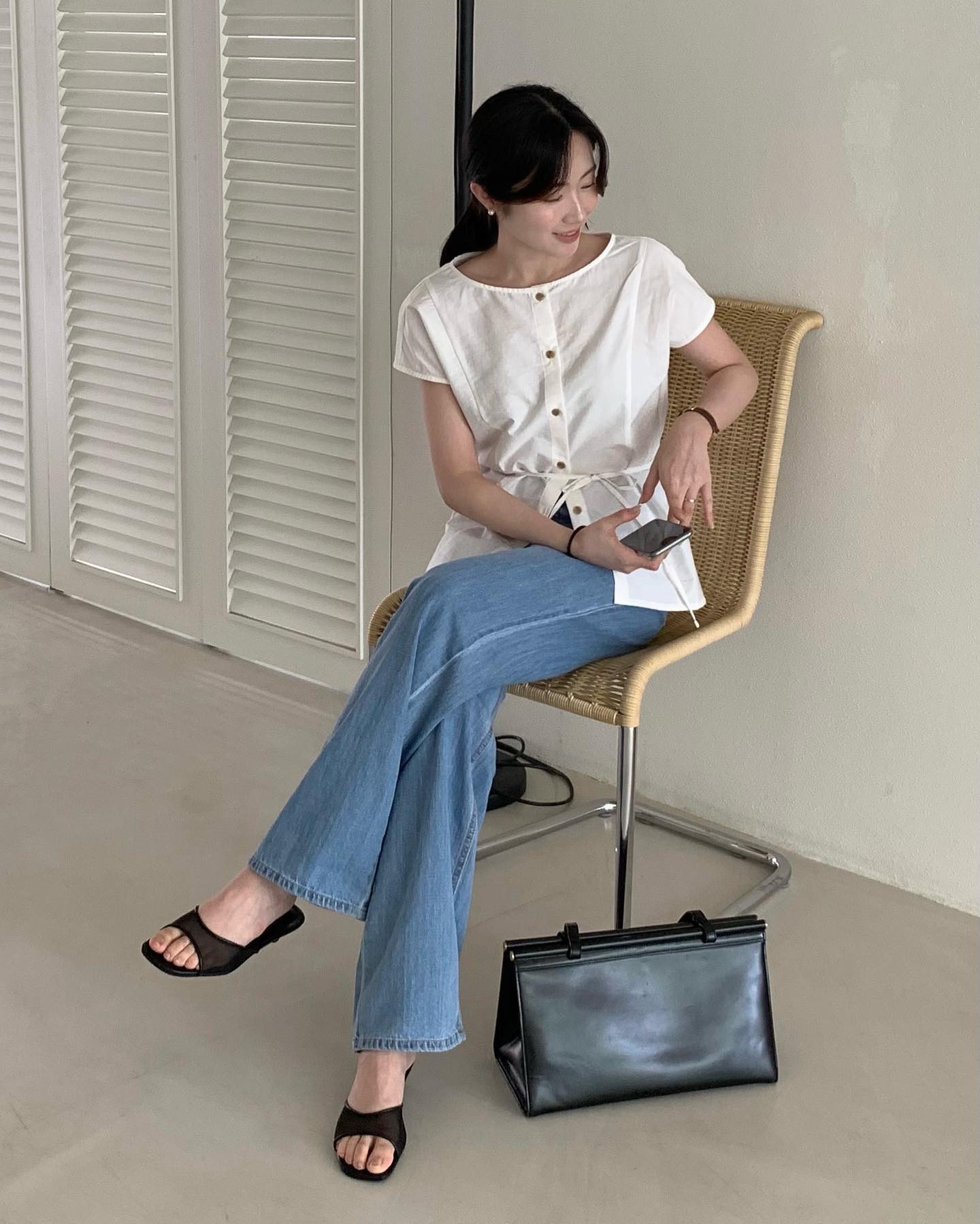 5 mẫu quần d&agrave;i si&ecirc;u hợp với &aacute;o trắng, cứ mặc cả combo l&agrave; đẹp- Ảnh 3.