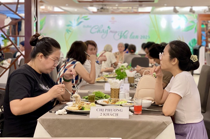 Đĩa cơm, t&ocirc; phở, ly c&agrave; ph&ecirc; l&ecirc;n mức gi&aacute; mới, gần 60% h&agrave;ng qu&aacute;n thừa nhận tăng gi&aacute;- Ảnh 1.